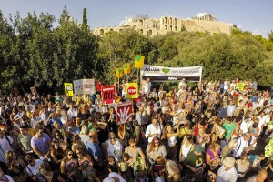 5_CrowdHoldingSigns_Athens_Greece_VassilisMathioudakis
